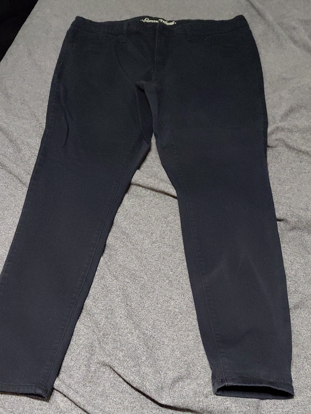 Universal Thread Straight Leg Pants in Black